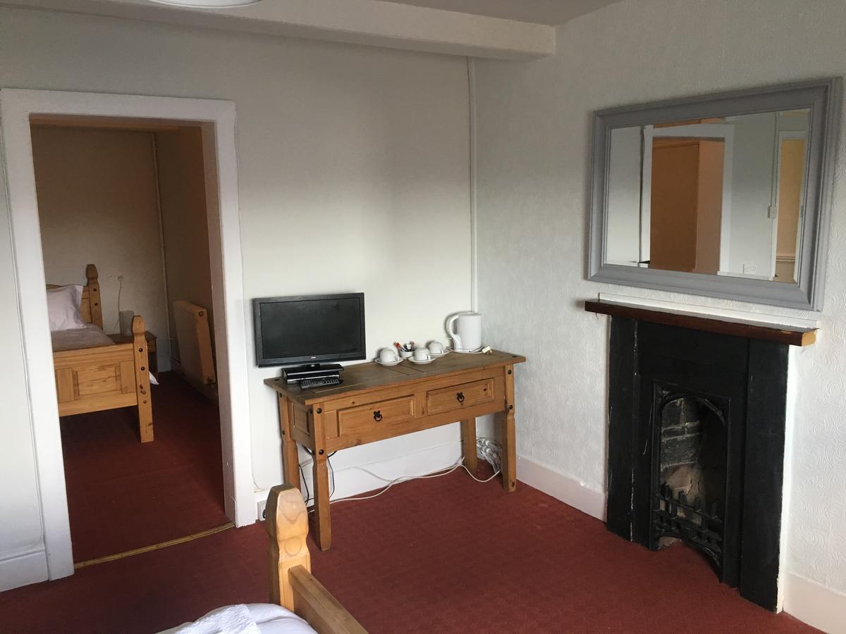 The Cross Keys Hotel Llanymynech Buitenkant foto