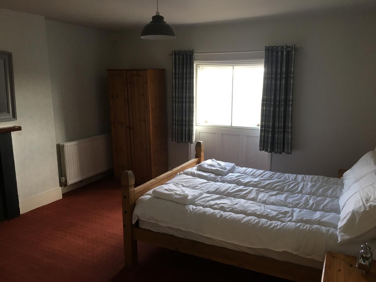 The Cross Keys Hotel Llanymynech Buitenkant foto