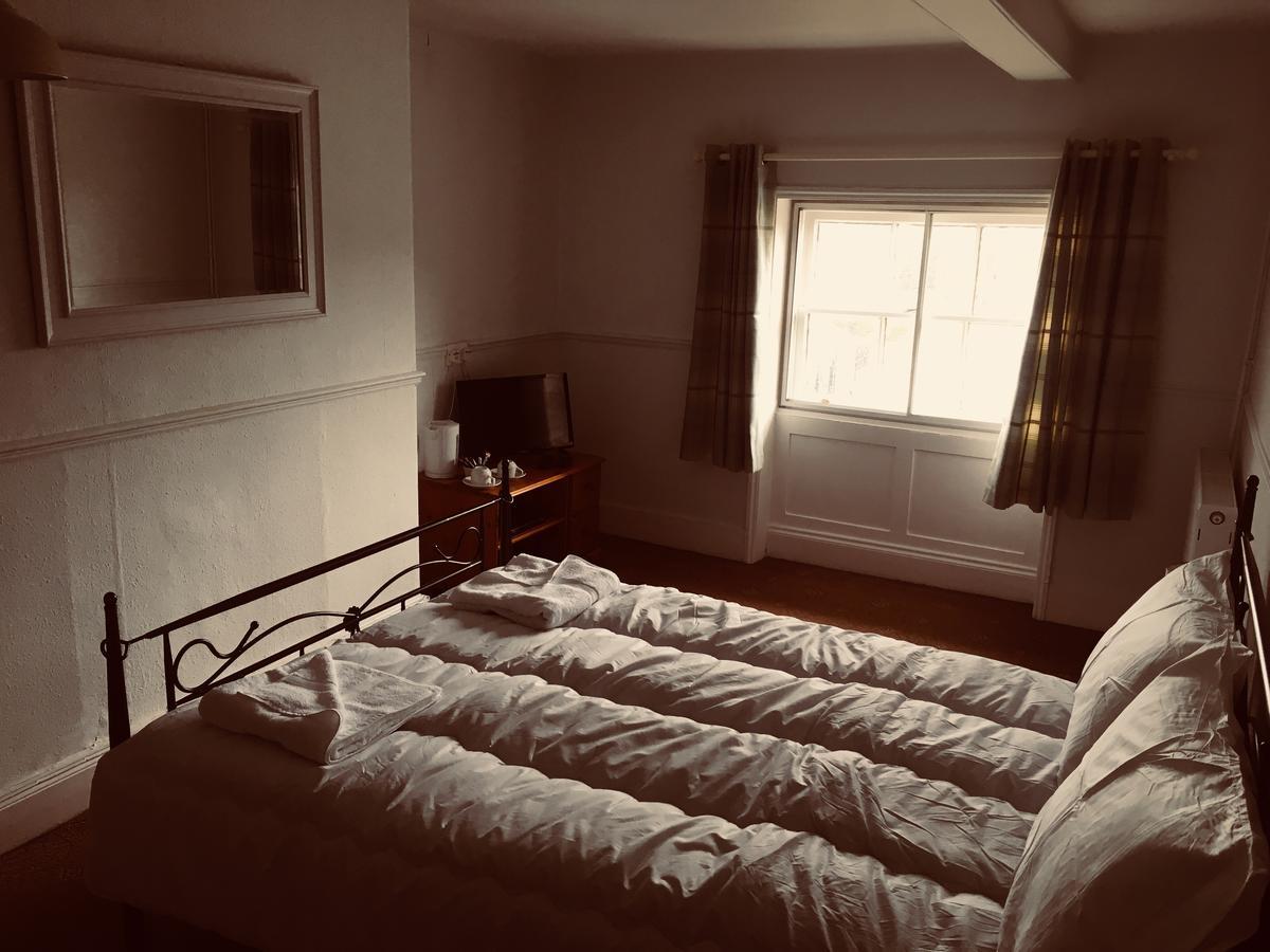 The Cross Keys Hotel Llanymynech Buitenkant foto