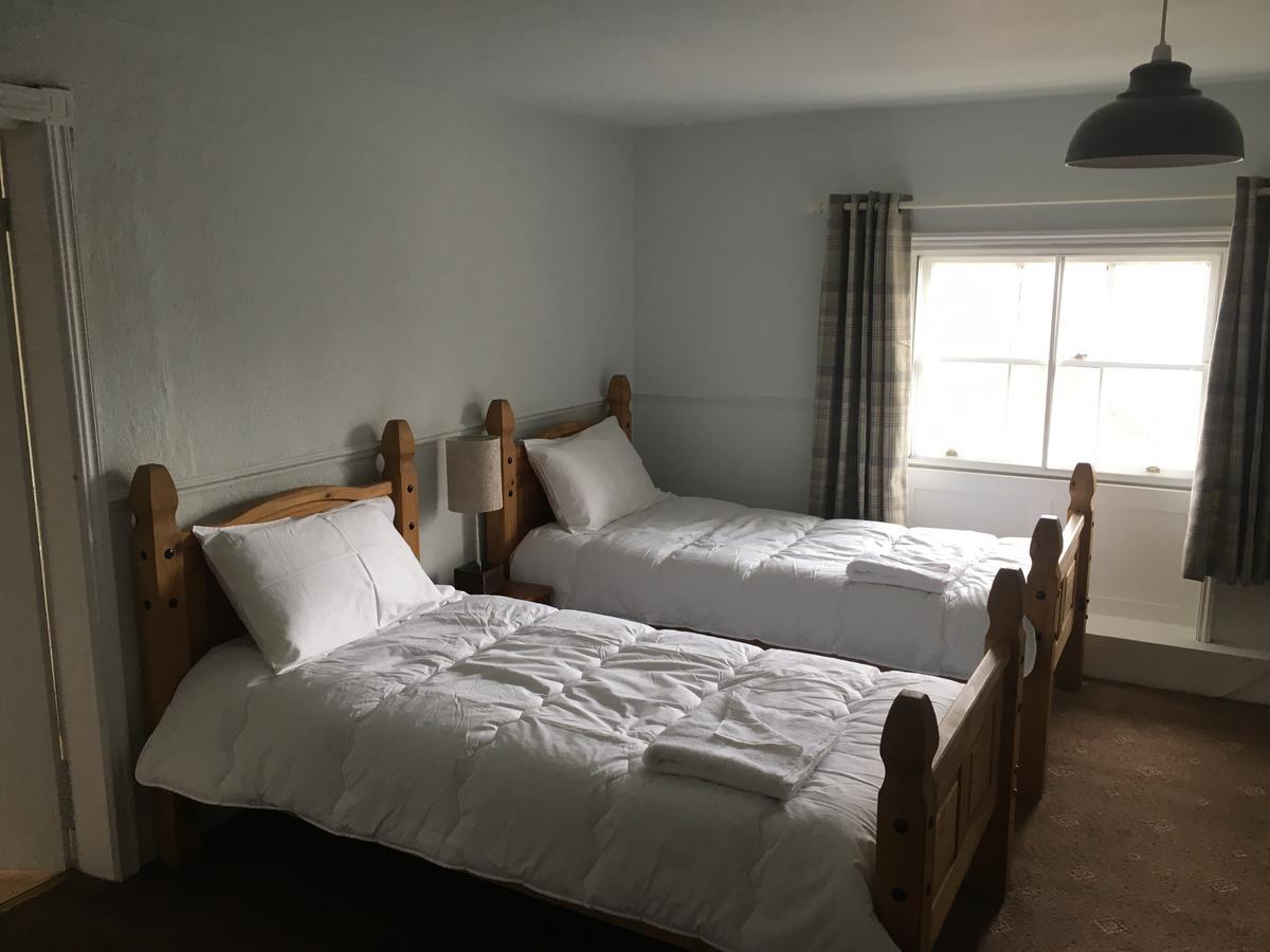 The Cross Keys Hotel Llanymynech Buitenkant foto