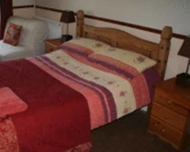 The Cross Keys Hotel Llanymynech Buitenkant foto